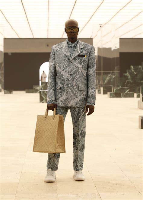 lv fw21.jpg